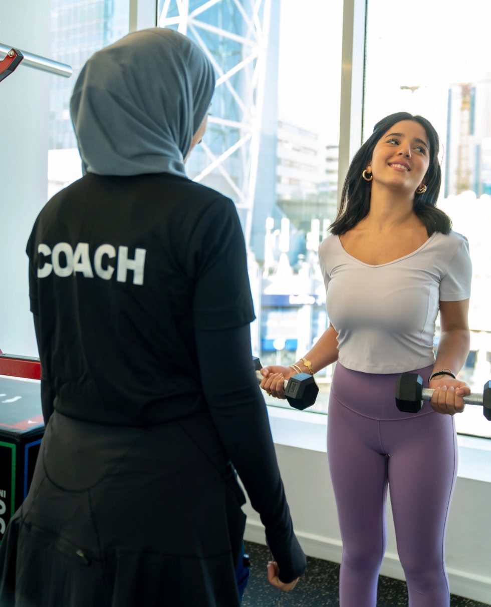 A coach guiding a session at ADOO Studio